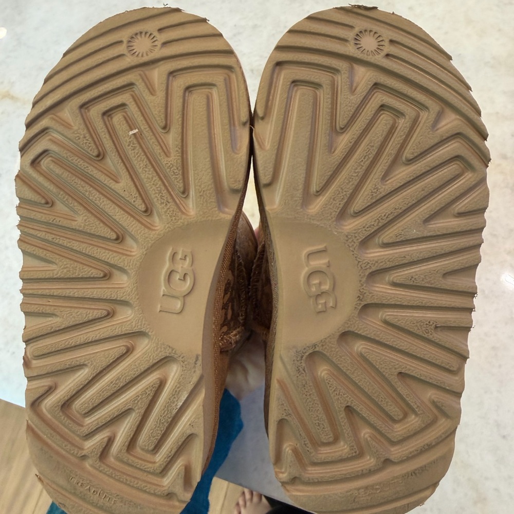 UGG Classic II Glitter Leopard Kid Sz 10 - Picture 4 of 4